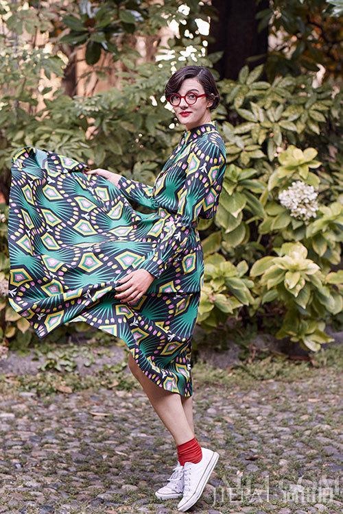 欧美潮女街拍 乱花迷眼的春天你需要这件单品