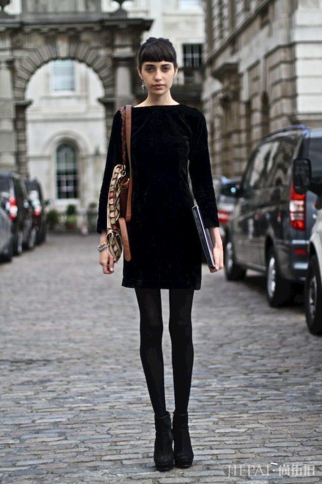 欧美街拍 小黑洋装穿搭让你的搭配更显层次