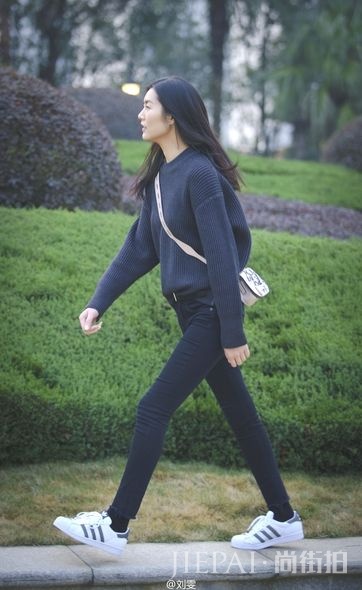 超模刘雯、何穗的私服比你还亲民！看中国超模的日常穿搭