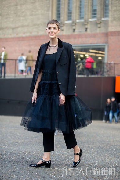 解决连身裙走光问题:11个时尚达人教你「裙裤叠穿法」