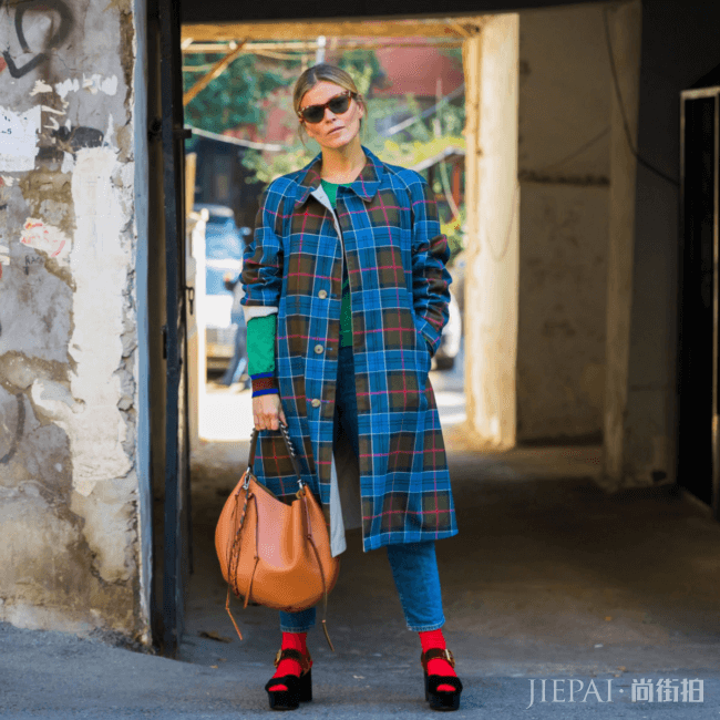 欧美街拍 今年冬季的长大衣，就以梦游般的心情定胜负