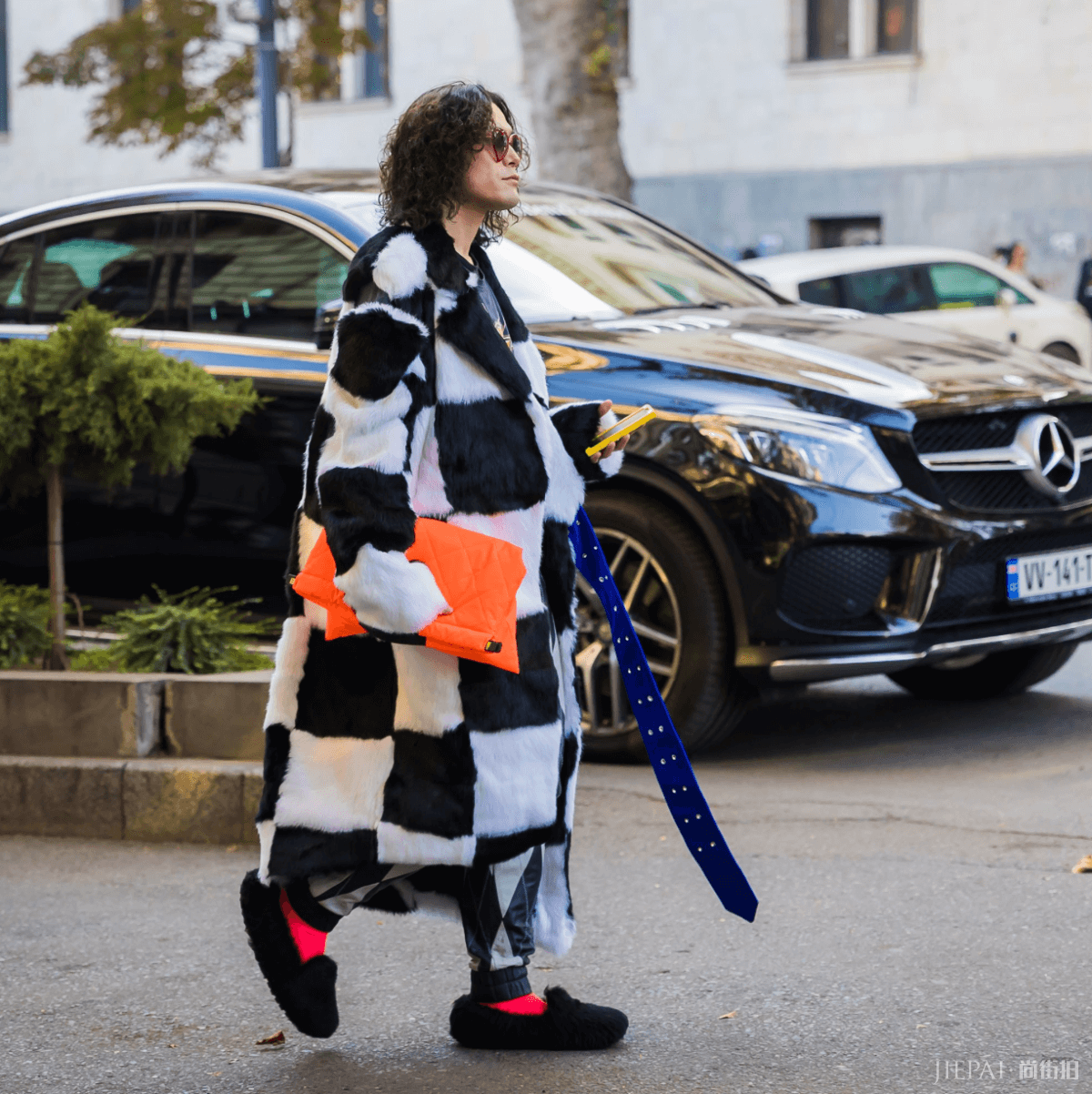 欧美街拍 今年冬季的长大衣，就以梦游般的心情定胜负