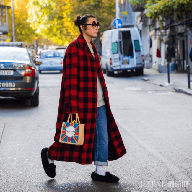 欧美街拍 今年冬季的长大衣，就以梦游般的心情定胜负
