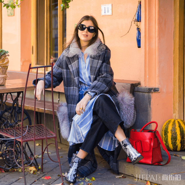 欧美街拍 今年冬季的长大衣，就以梦游般的心情定胜负