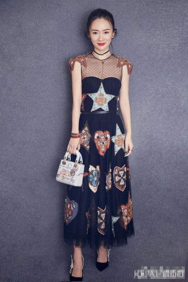 霍思燕真是豁出去了!裙子短的都遮不住了,网友:杜江心真大!