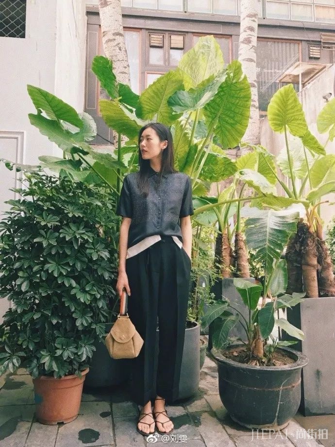 除了倪妮、高圆圆,你更应该学学刘雯的旅拍照! 明星街拍-第8张