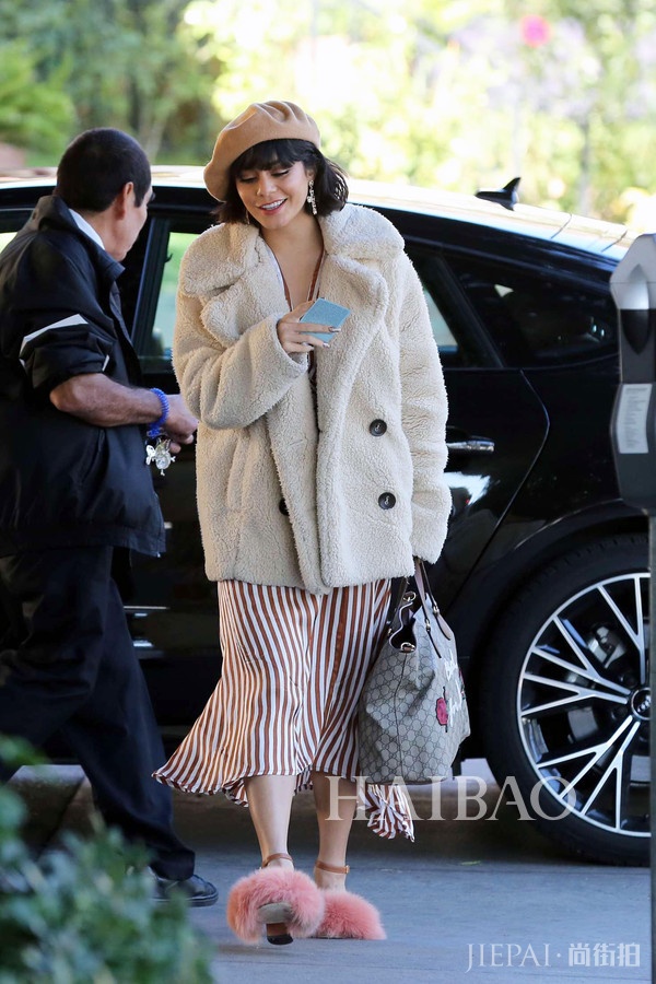 欧美明星街拍| 超杀女“消肿”颜值飙升!才美不久的贝拉又变回了马脸拉...