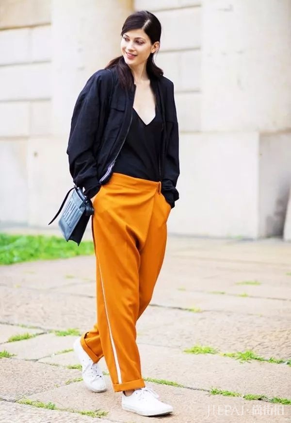 欧美街拍 今年冬天流行的裤装,偷偷穿秋裤都不会被发现!