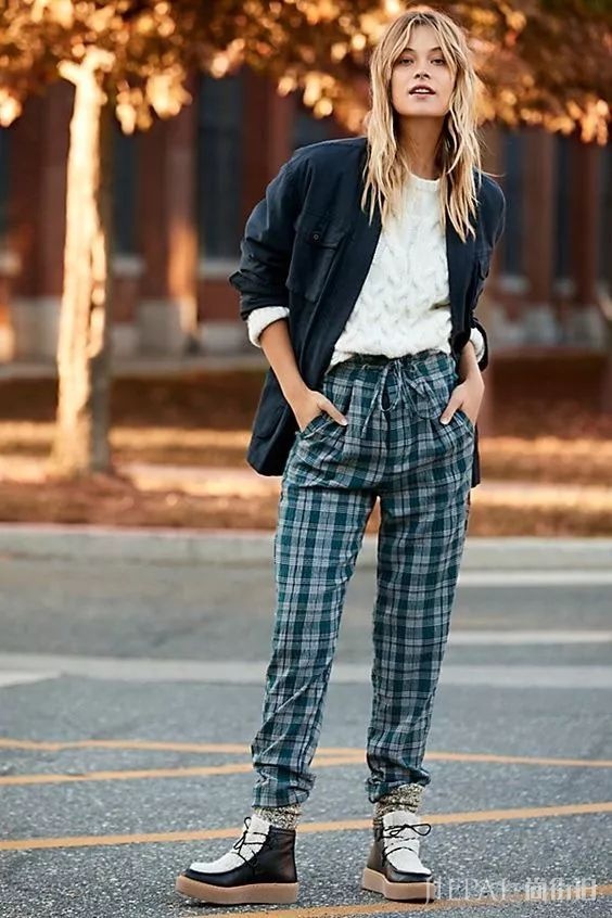 欧美街拍 今年冬天流行的裤装，偷偷穿秋裤都不会被发现！