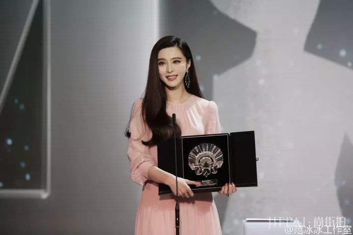 范冰冰:用武神人格包裹起少女心,像钻石一样在烈焰中闪着光!