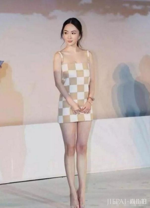 霍思燕真是豁出去了!裙子短的都遮不住了,网友:杜江心真大!