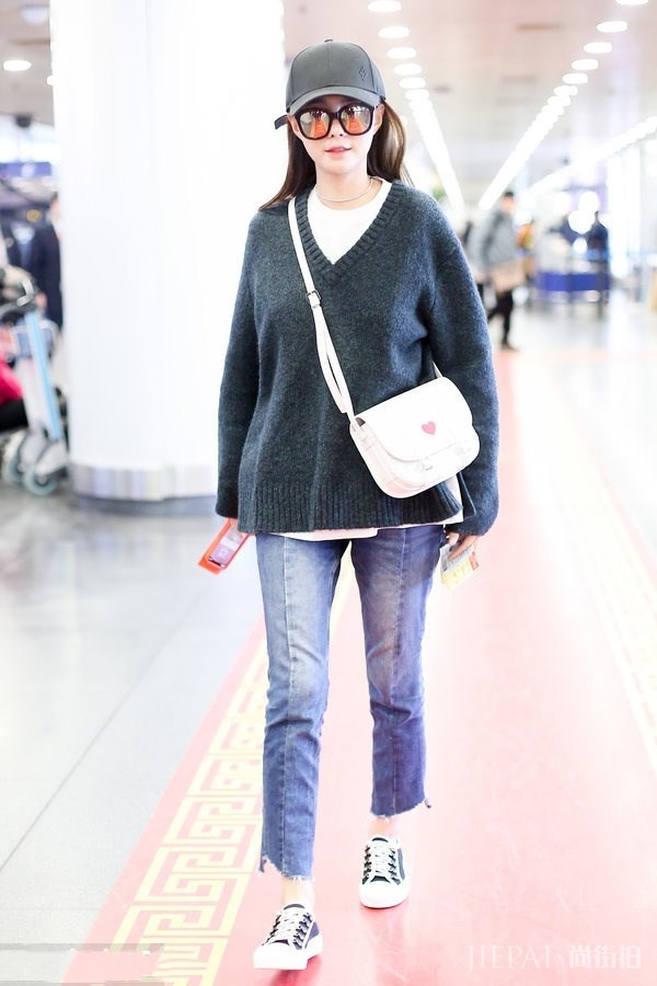 沈梦辰这是忘了穿内衣吗?胸都塌了,网友:全身上下没一处是真的!