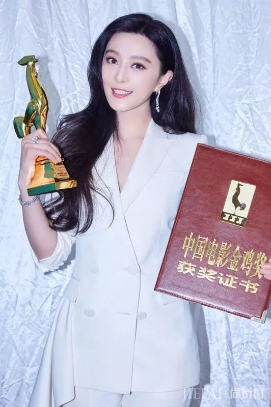 范冰冰:用武神人格包裹起少女心,像钻石一样在烈焰中闪着光!