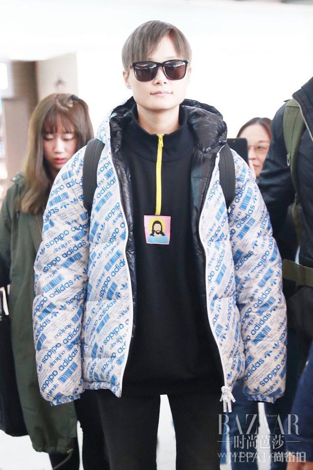 当年的校服被娜扎倪妮如此翻穿,回不去16岁依旧可以热泪盈眶!