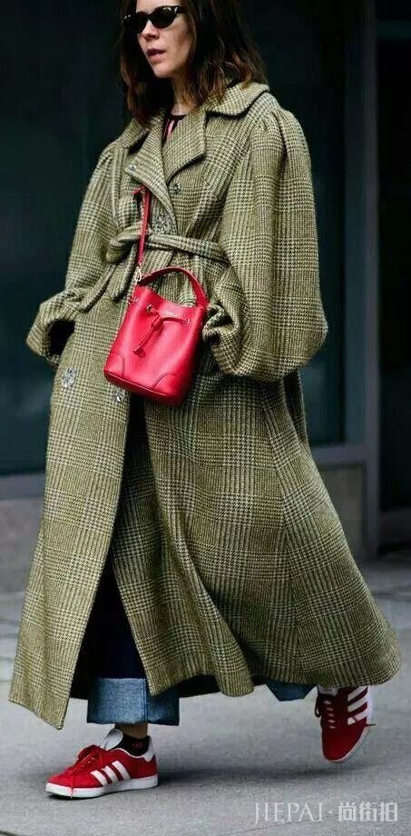 欧美街拍 今年冬天流行的裤装，偷偷穿秋裤都不会被发现！