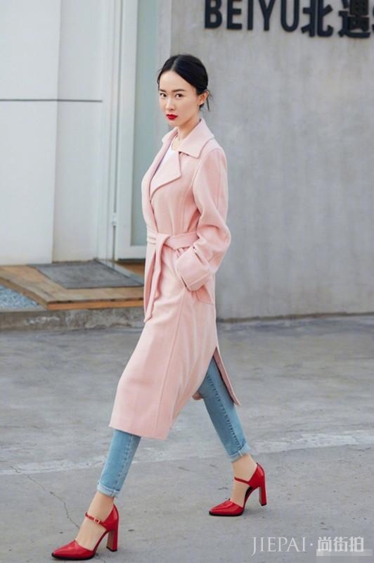 霍思燕真是豁出去了!裙子短的都遮不住了,网友:杜江心真大!