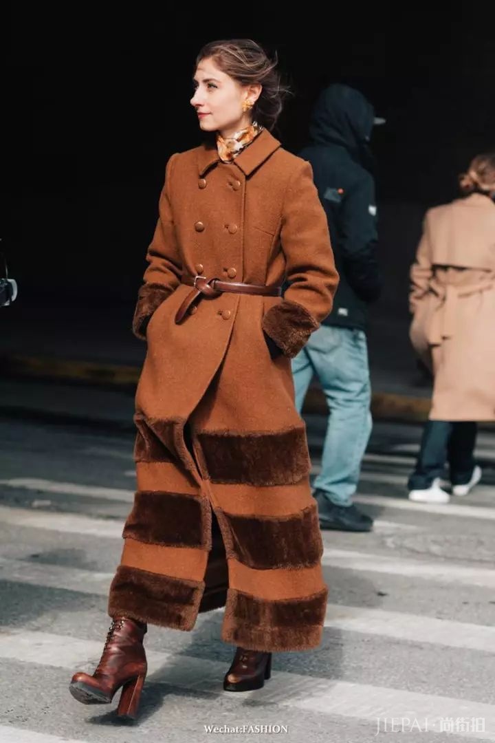 欧美街拍 长大衣是冬季里毫不费力的法式优雅!