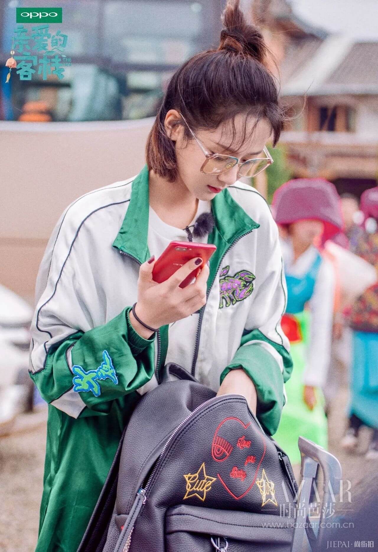 当年的校服被娜扎倪妮如此翻穿,回不去16岁依旧可以热泪盈眶!