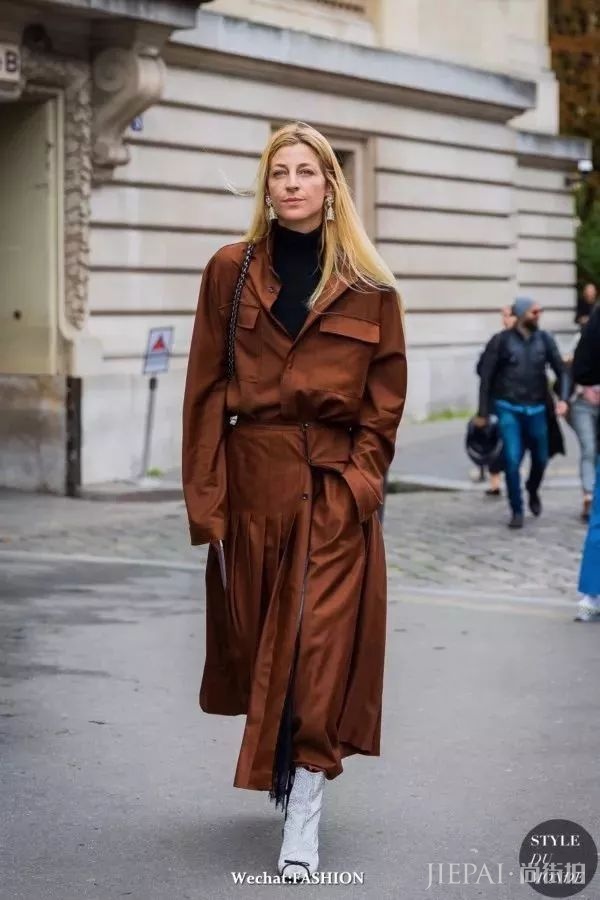 欧美街拍 长大衣是冬季里毫不费力的法式优雅!