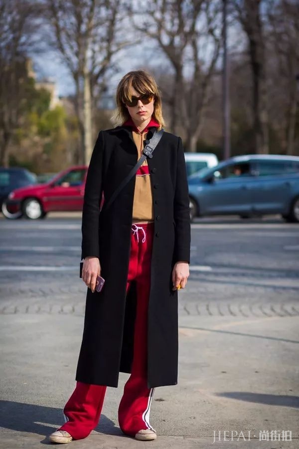 欧美街拍 今年冬天流行的裤装,偷偷穿秋裤都不会被发现!