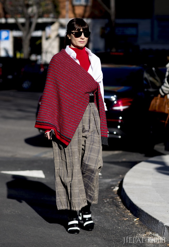 今年围巾流行这几款,怎么搭配都超好看