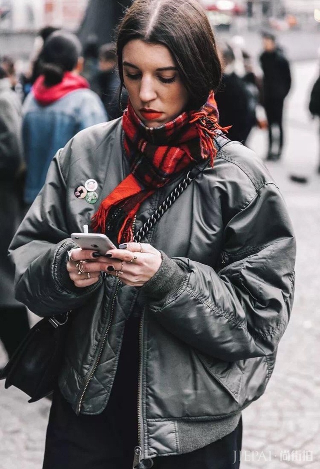 今年围巾流行这几款,怎么搭配都超好看