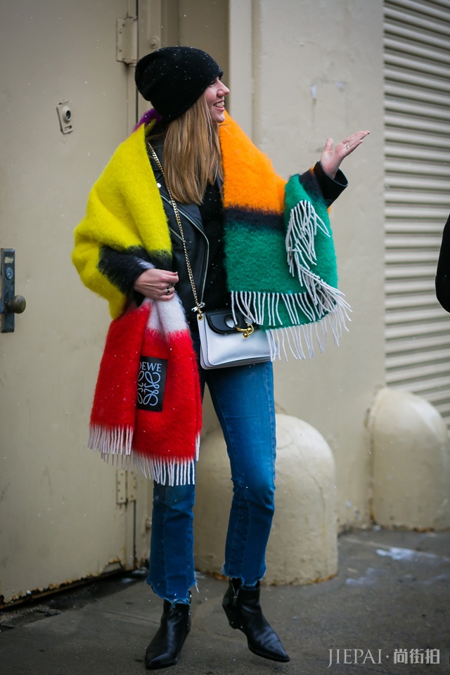 今年围巾流行这几款,怎么搭配都超好看