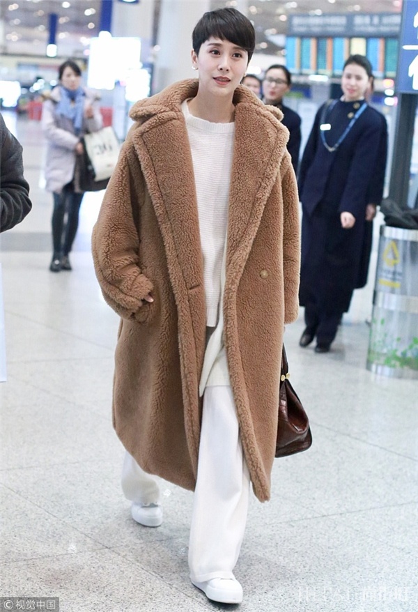 戚薇穿泰迪熊大衣撞色海清 这件羊羔毛外套到底为什么那么多人爱？