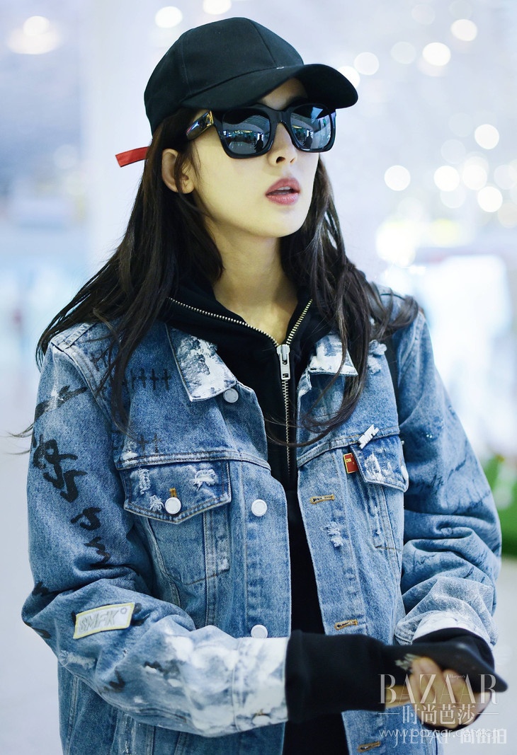 当年的校服被娜扎倪妮如此翻穿,回不去16岁依旧可以热泪盈眶!