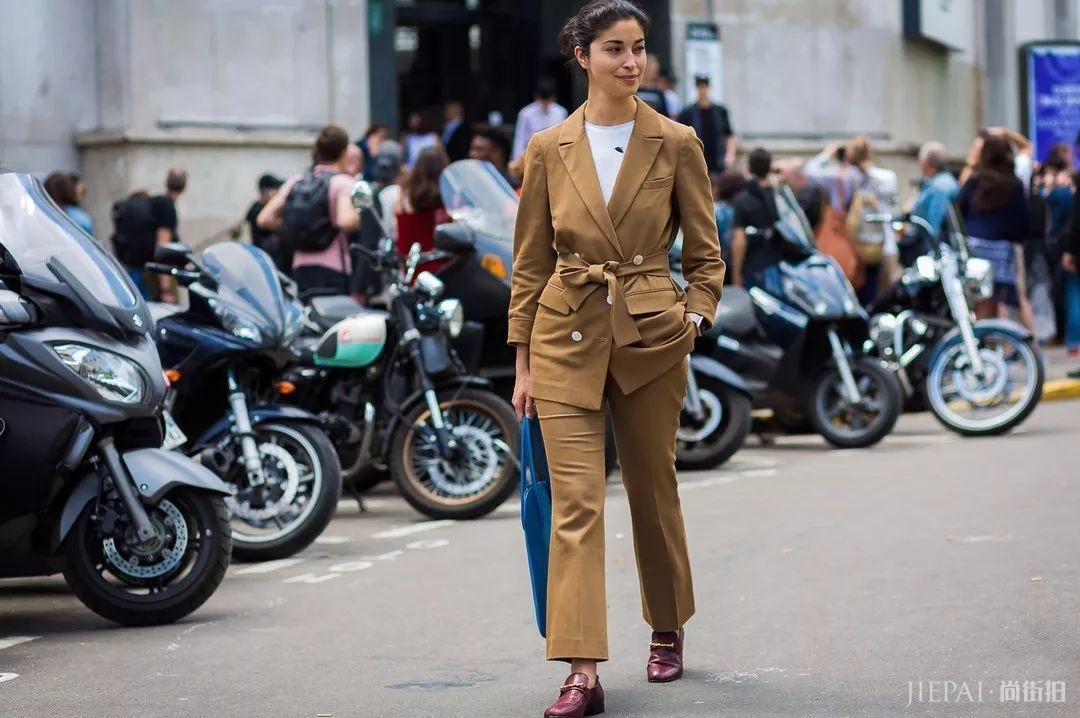 冬季穿阔腿裤要搭出72变，看欧美街拍潮人在鞋子上如何做文章！