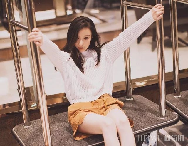 倪妮的高级感怎么来的？学会她的50套Look你也能狠时髦！