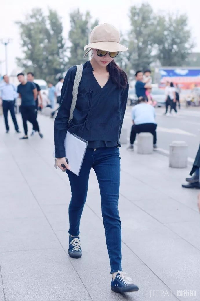 倪妮的高级感怎么来的？学会她的50套Look你也能狠时髦！