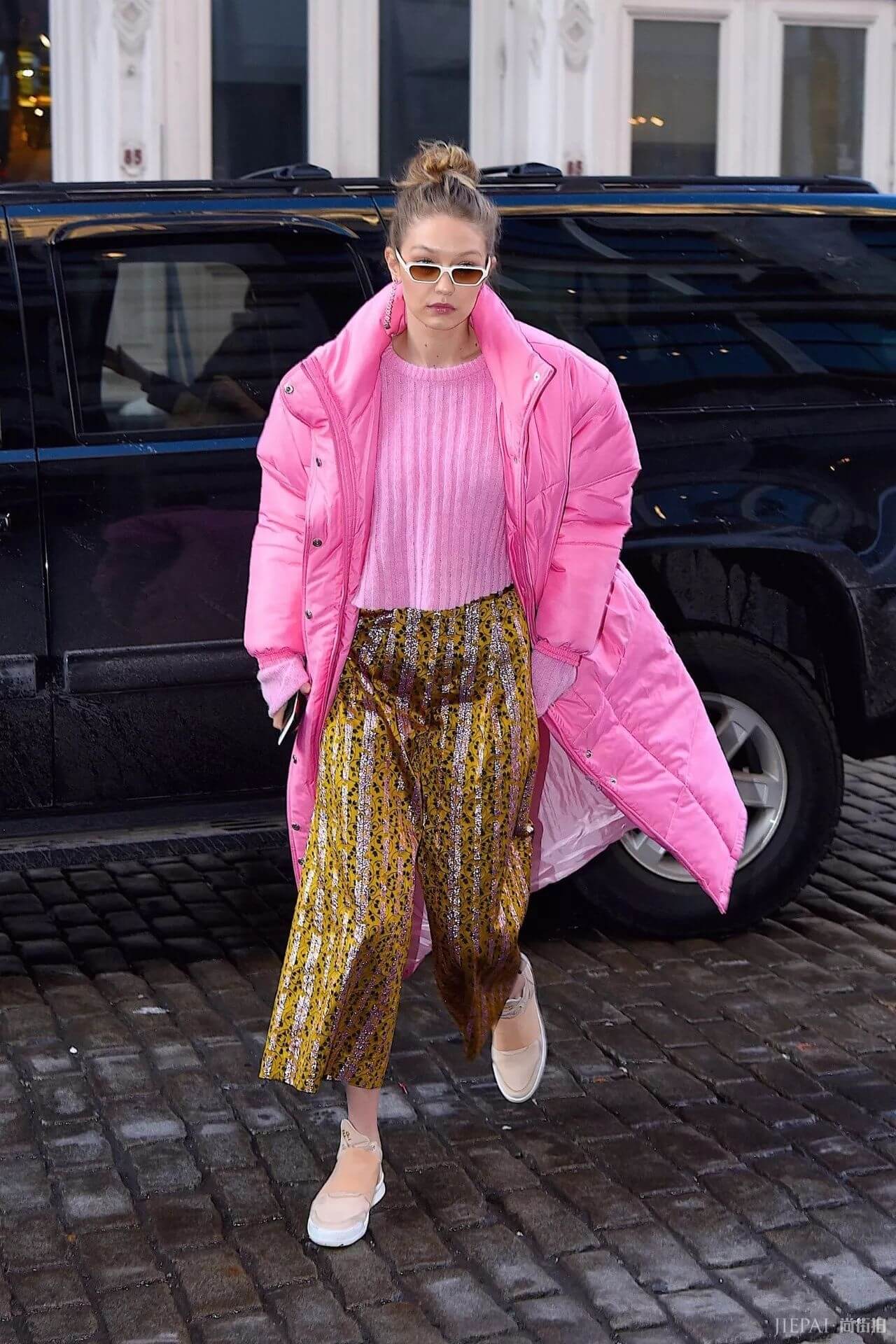 冬季穿阔腿裤要搭出72变，看欧美街拍潮人在鞋子上如何做文章！