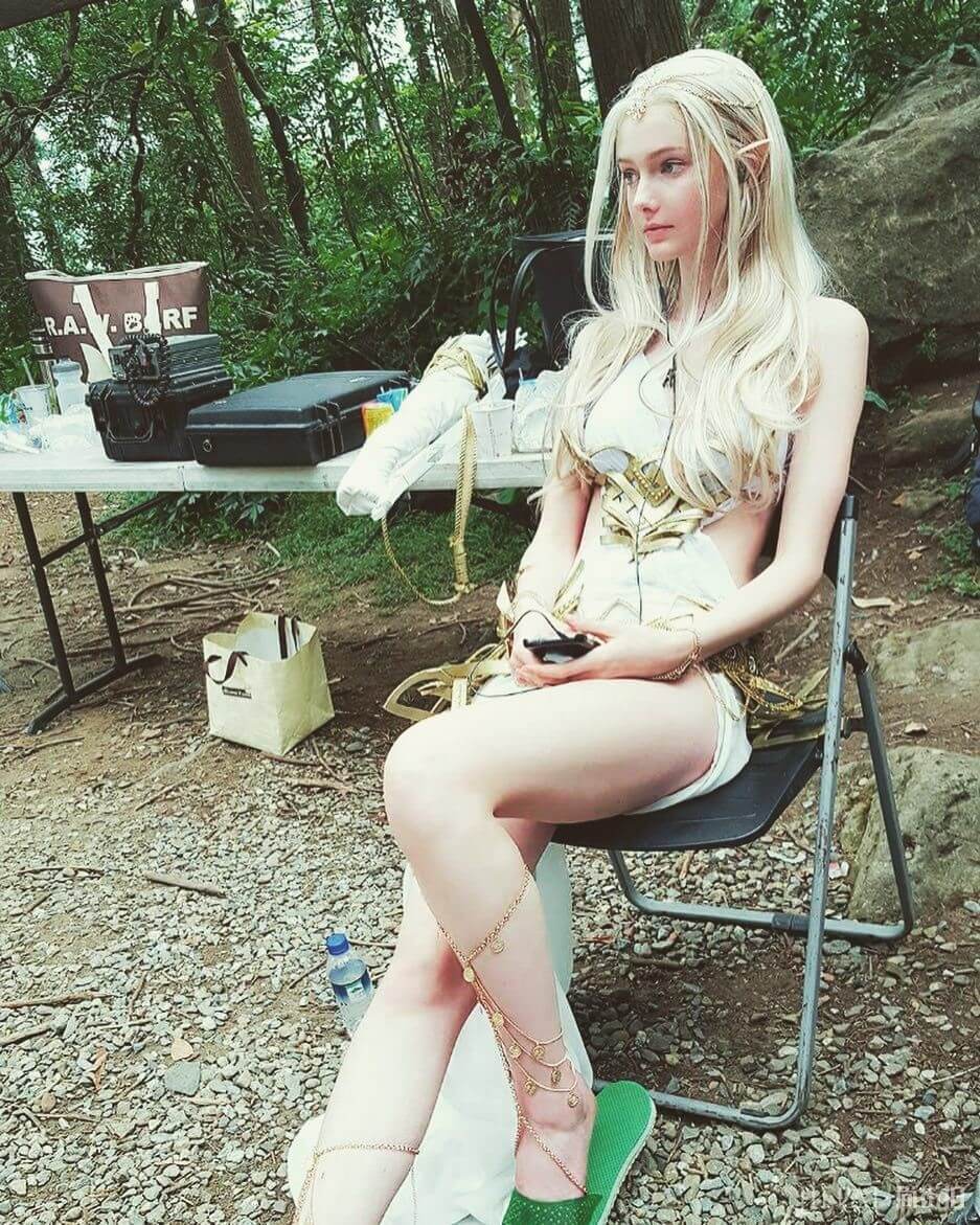 加拿大模特Savanna Blade私照合辑：被称为史上最美精灵的她真的是从漫画里走出来的？