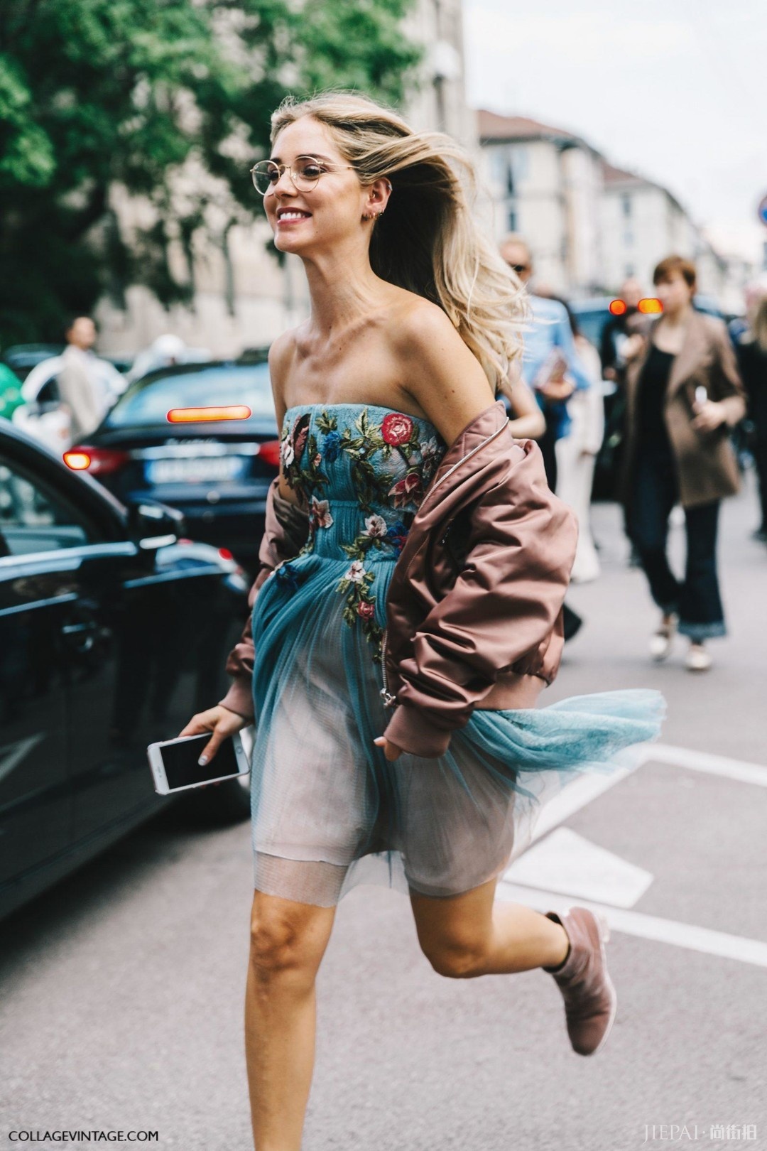 打开秀场模特儿的行李箱：带齐这几样单品，行李不超重也能很时髦