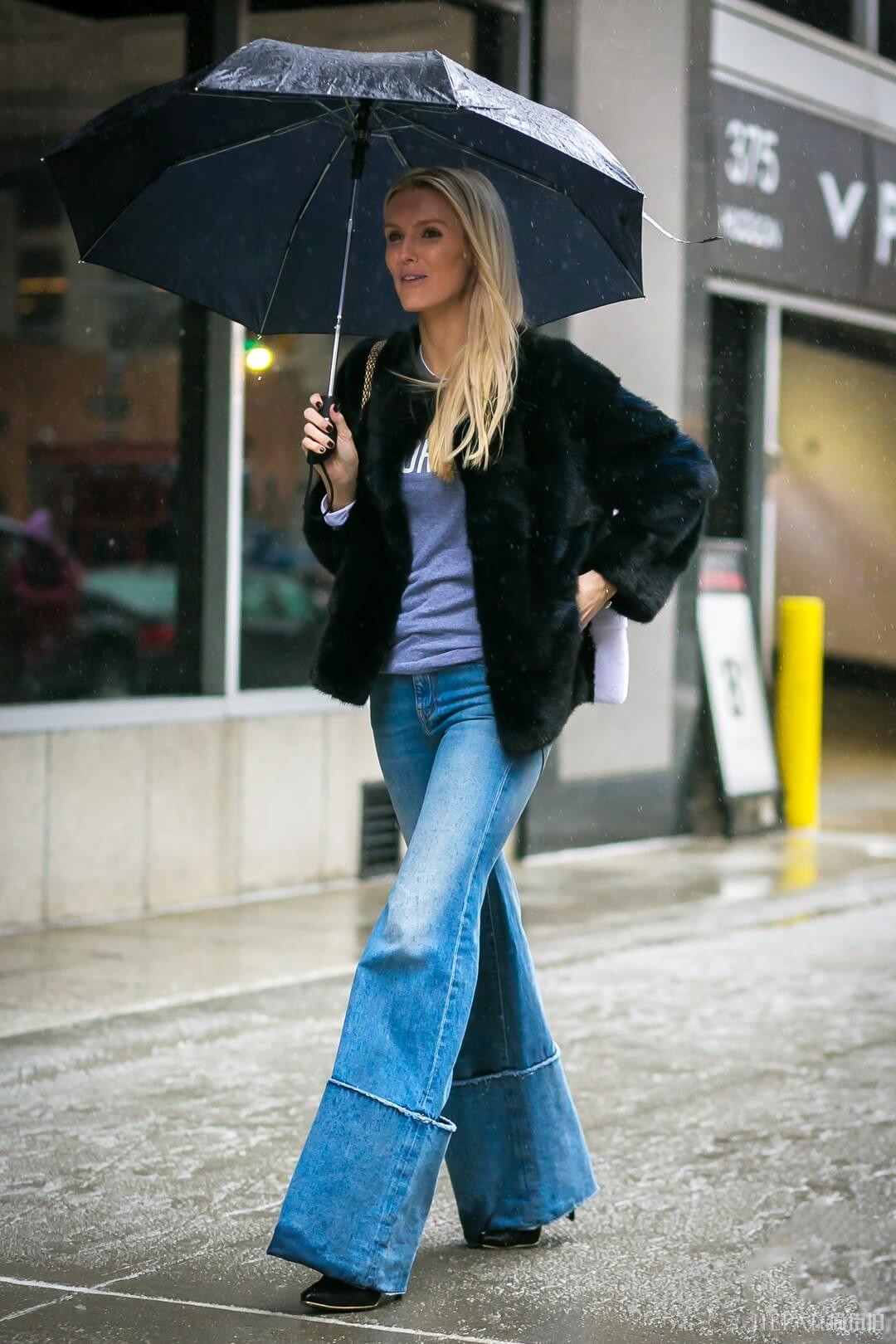 皮草外套最美街拍：毛茸茸暖融融，不仅时髦还显“贵气”