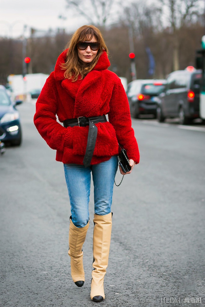 皮草外套最美街拍：毛茸茸暖融融，不仅时髦还显“贵气”