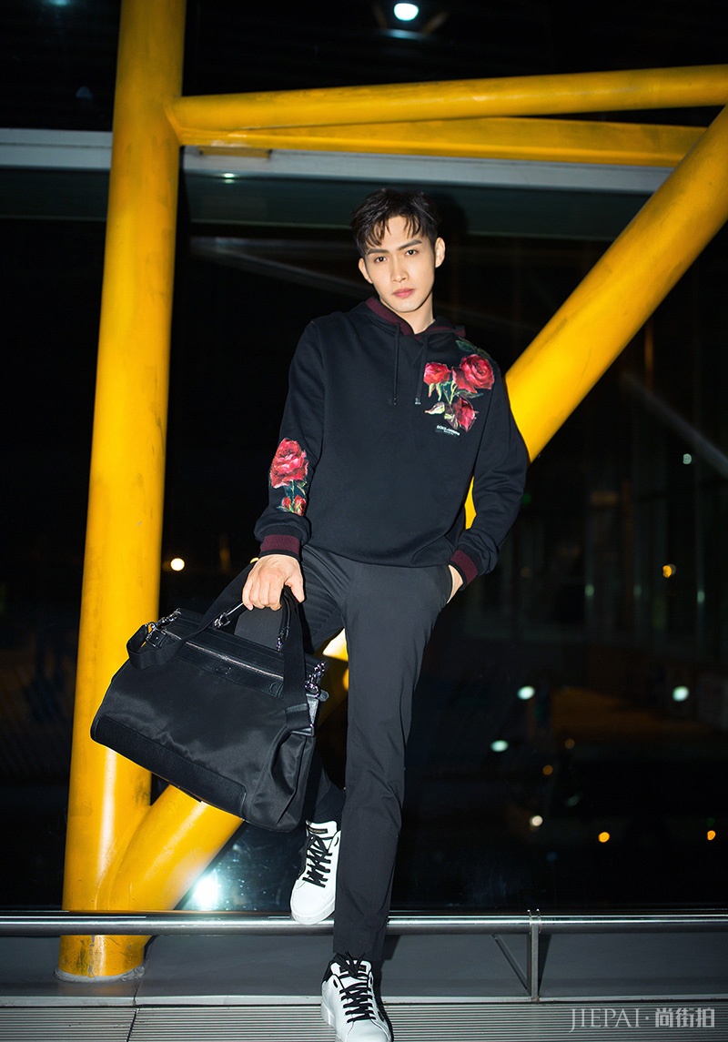 一周明星街拍：林志玲粉色斗篷扮演轻熟少女