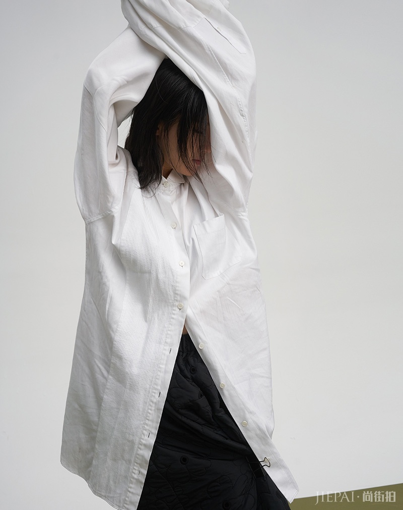 杨子姗文艺范儿登封面 肆恣真实有故事感