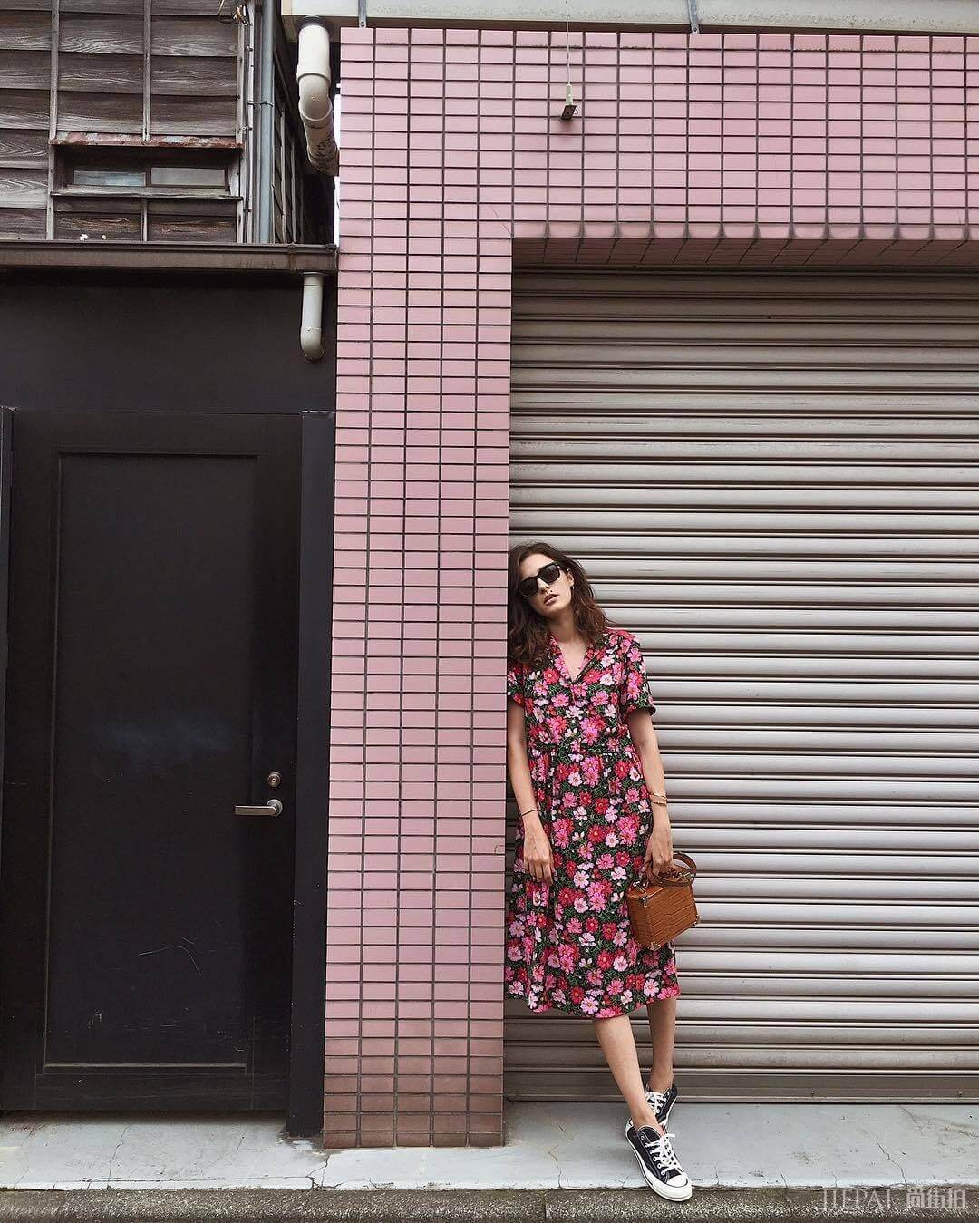 Eleonora Carisi搭配功力相当了得，不妖艳却动人的性感原来就是这样！