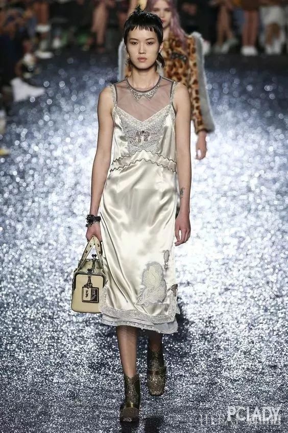 2018年穿上就变美的六条裙子就是它们！