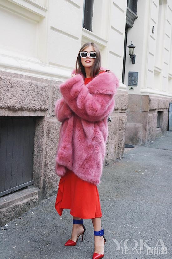 欧美街拍 看完这几组洋气配色过年再也不怕穿红色了！