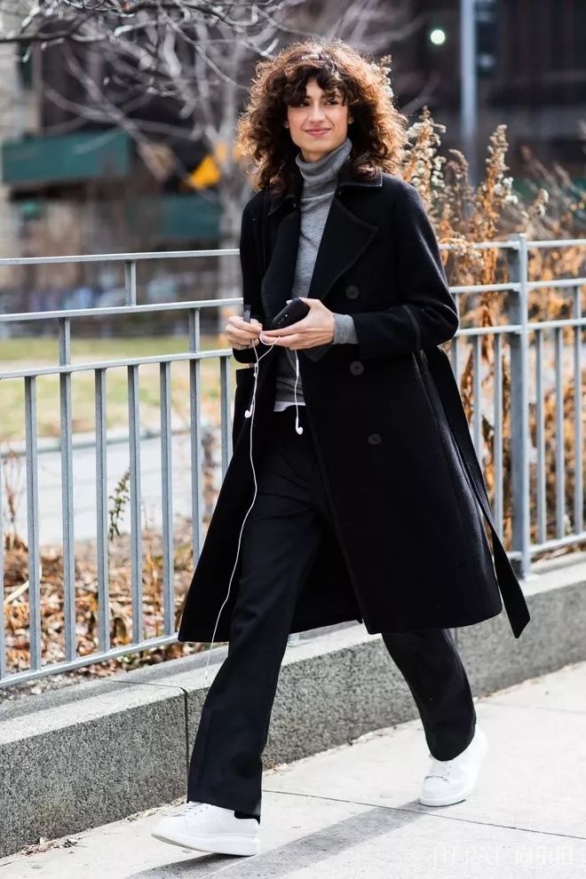 是时候收拾你的衣橱了 这五种街拍单品再穿就会过时啦