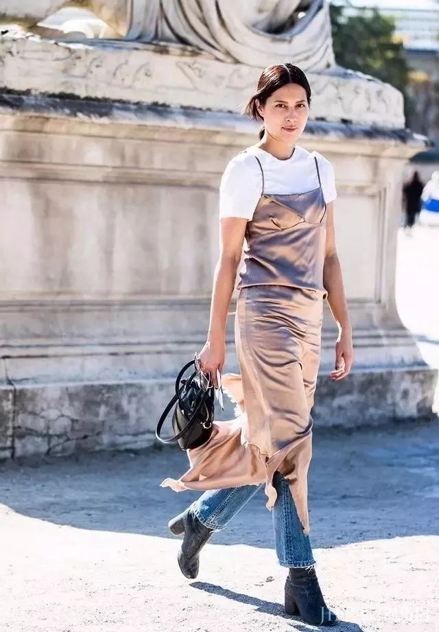 裙装+裤子，这才是2018年最时髦的穿法！