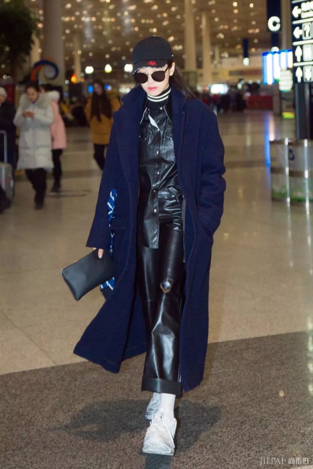 女人衣角“塞”得好,冬天穿衣没烦恼!