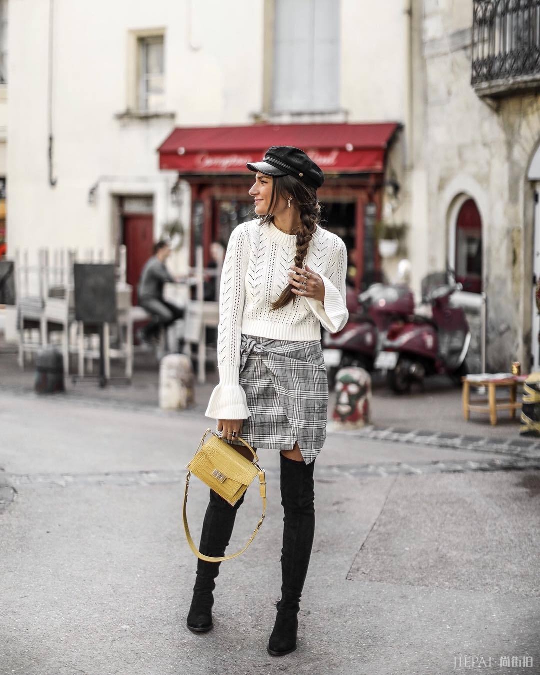 露肩露背露锁骨，驼色黑白高级灰，法国时尚博主Federica L.的私服，就是大写的优雅+性感！