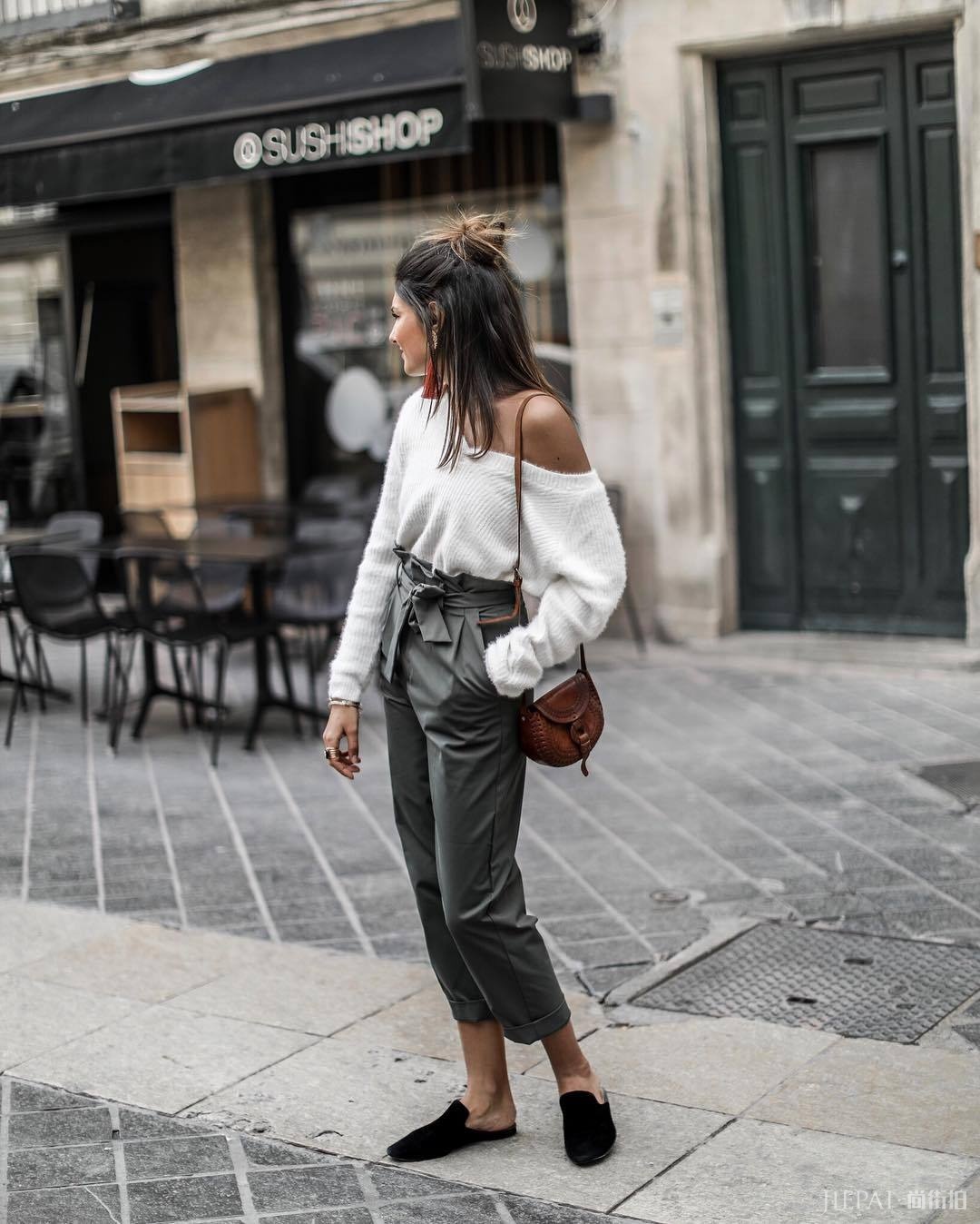 露肩露背露锁骨，驼色黑白高级灰，法国时尚博主Federica L.的私服，就是大写的优雅+性感！