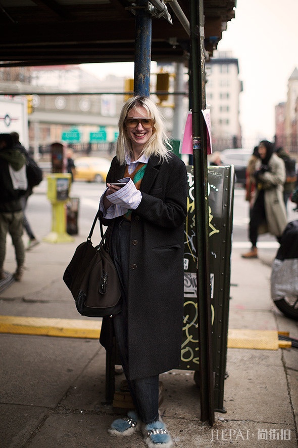 换季穿搭有灵感！20张2018秋冬时装周秀场外街拍 张张好看