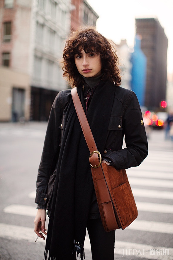 换季穿搭有灵感！20张2018秋冬时装周秀场外街拍 张张好看