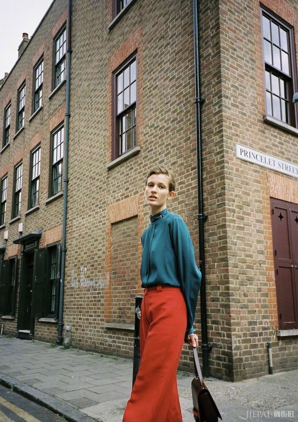 阔腿裤的好搭档，除了衬衫还！有！谁！